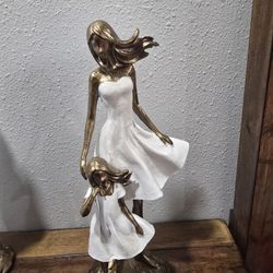 Beautiful Figure Mom And Daughter 