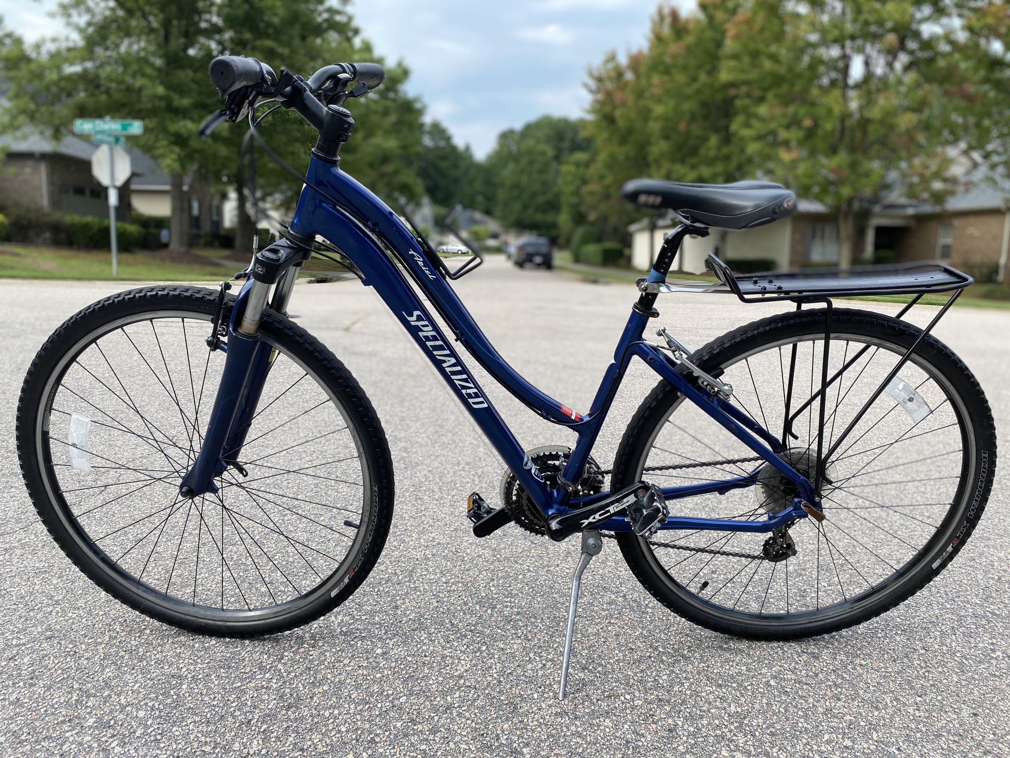 Aluminum Specialized Hardtail Road Bike, 29” Wheels, 18” Frame, 21 Speed, Blue, Front Suspension