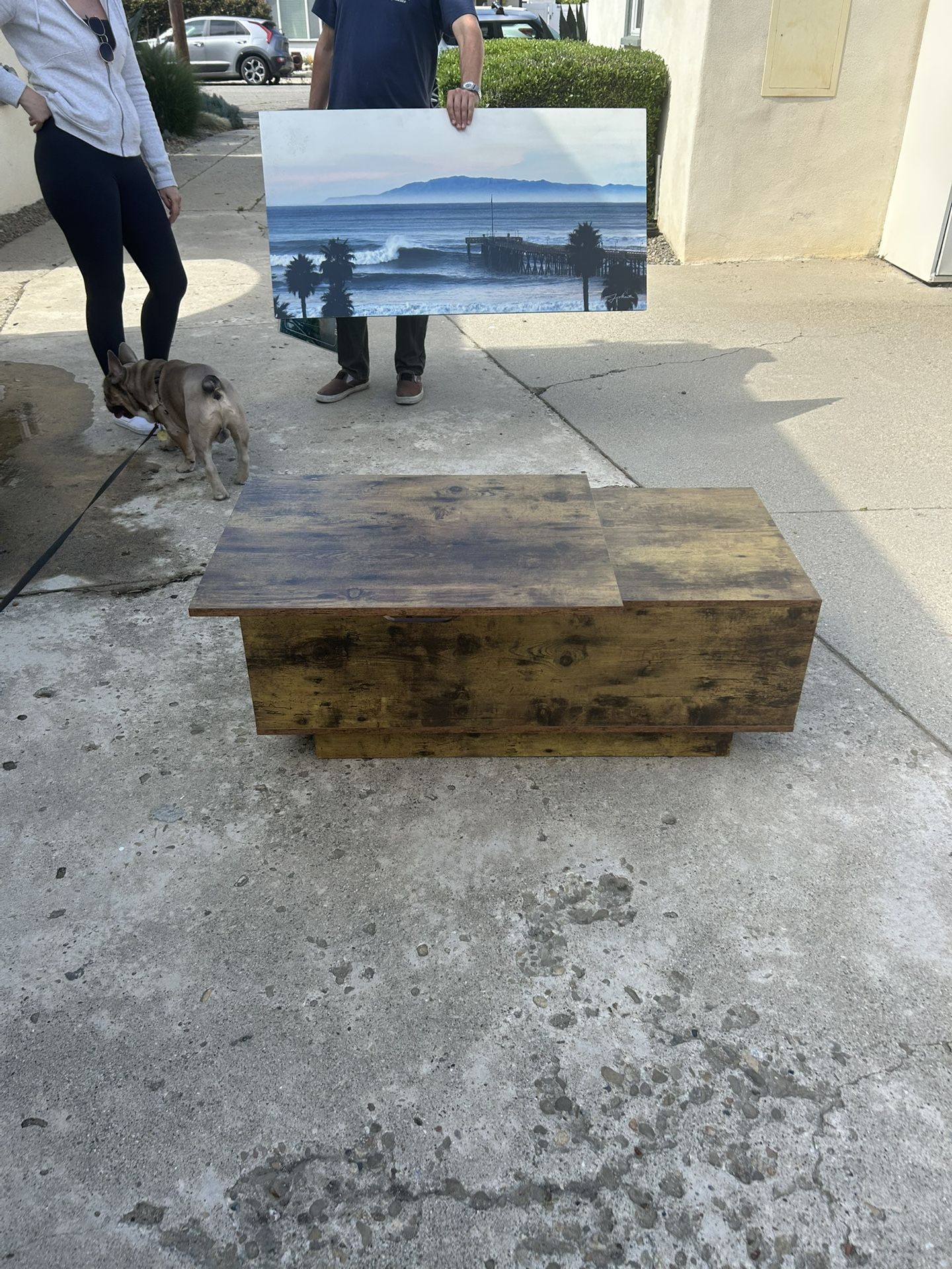 Coffee Table Like New With Hidden compartment