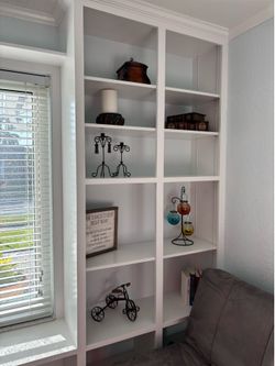 Assorted decorative pieces