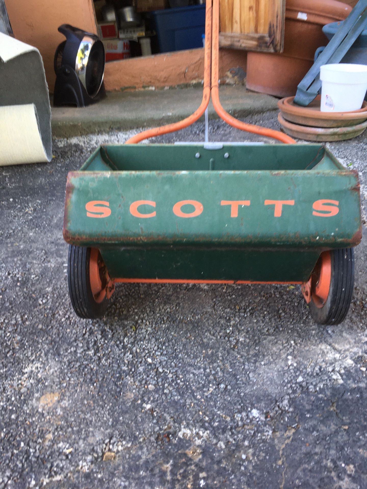 Scotts Drop Spreader Metal Vintage (1960s) Model 35-3 Bold Colors