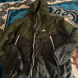 Nike Puffer Size Medium 