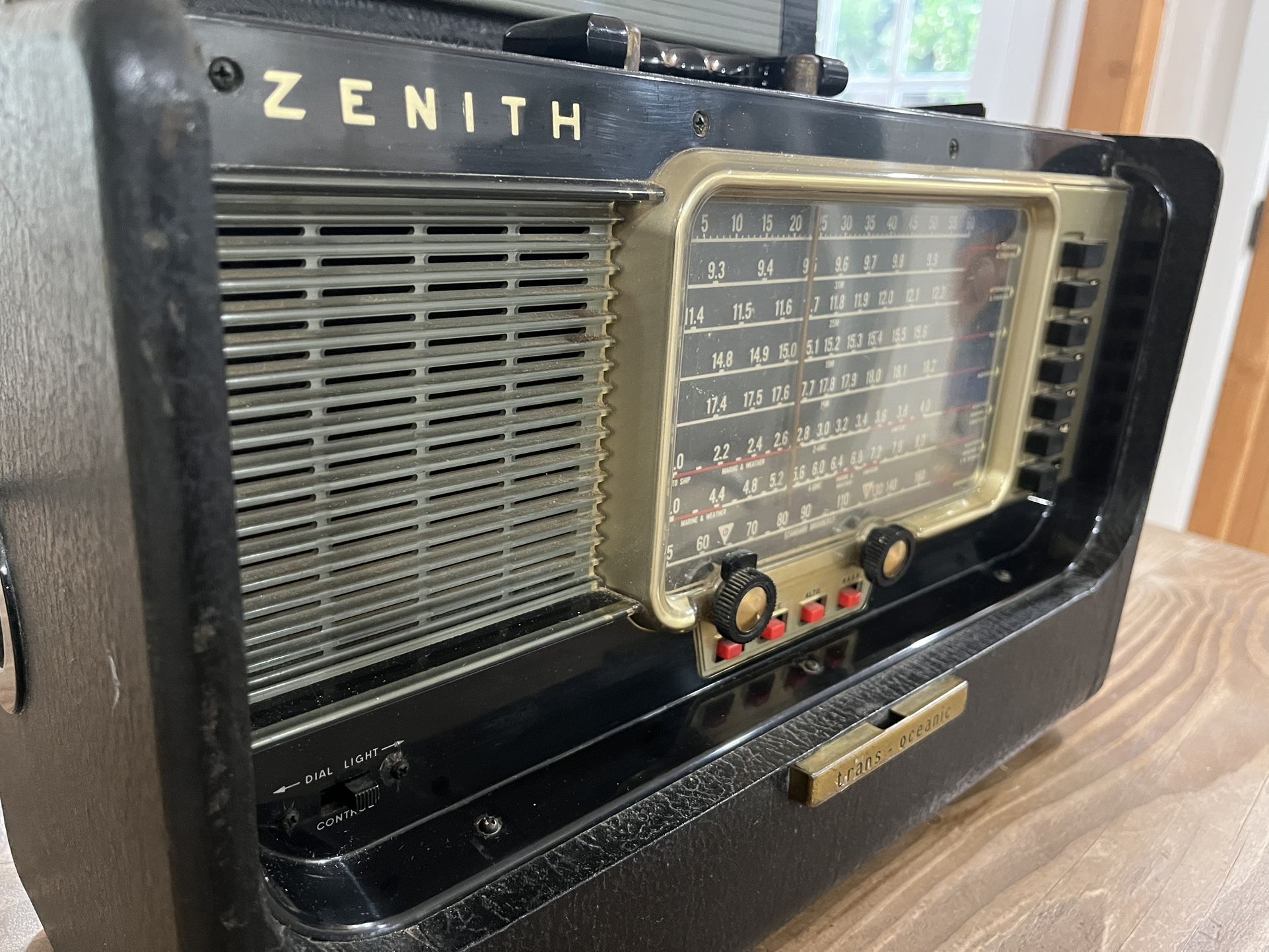 Antique Zenith Trans-Oceanic Wave-Magnet Radio