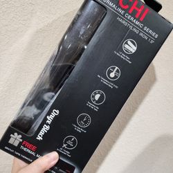CHI Classic Tourmaline Ceramic Hairstyling Iron 1 1/2" in Onyx
Black