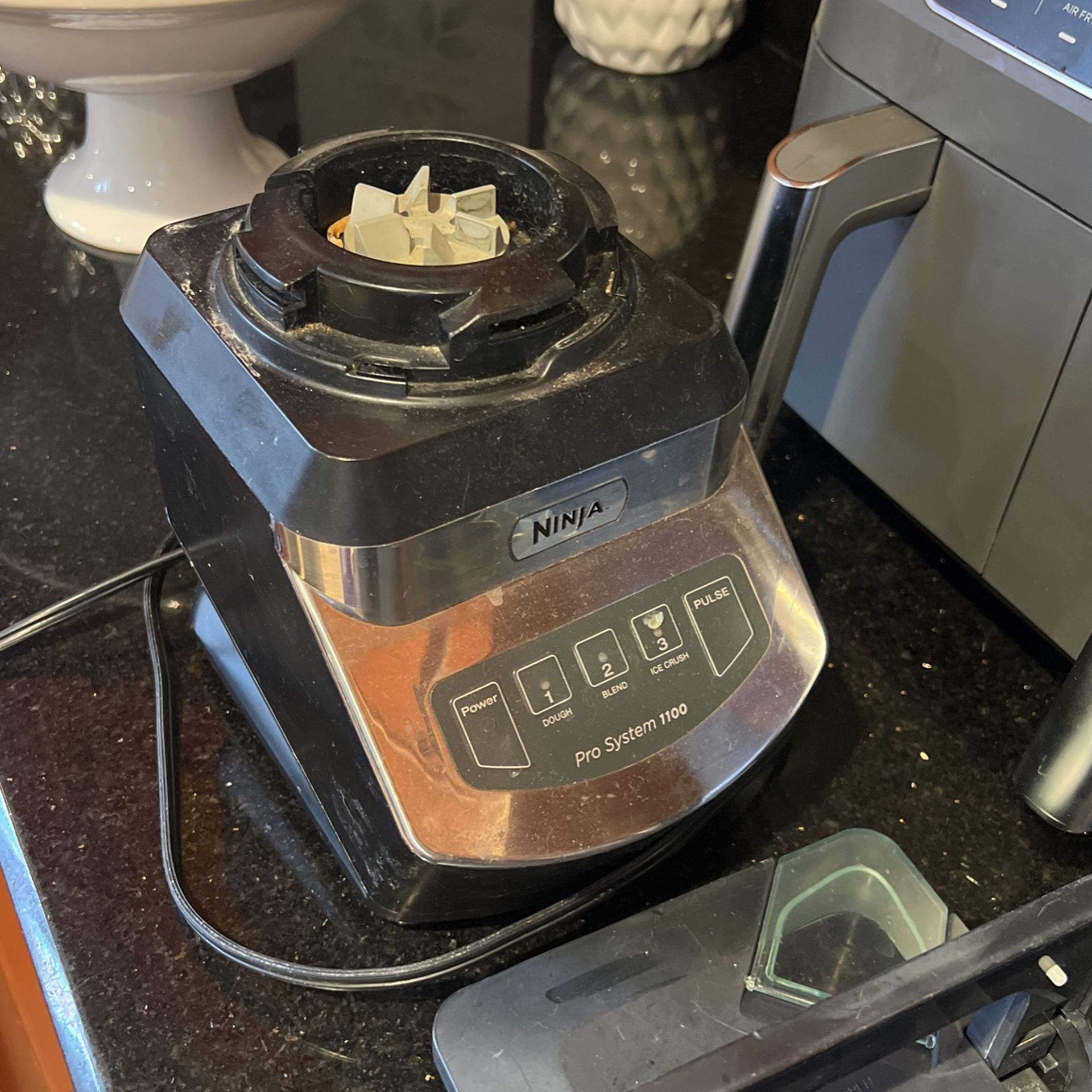 Ninja Pro System 1100 Blender