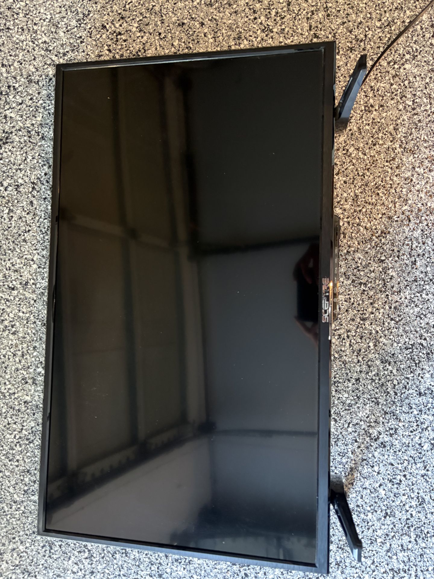 28 In 28 Inch Spectre TV/Monitor for Sale in Sacramento, CA - OfferUp