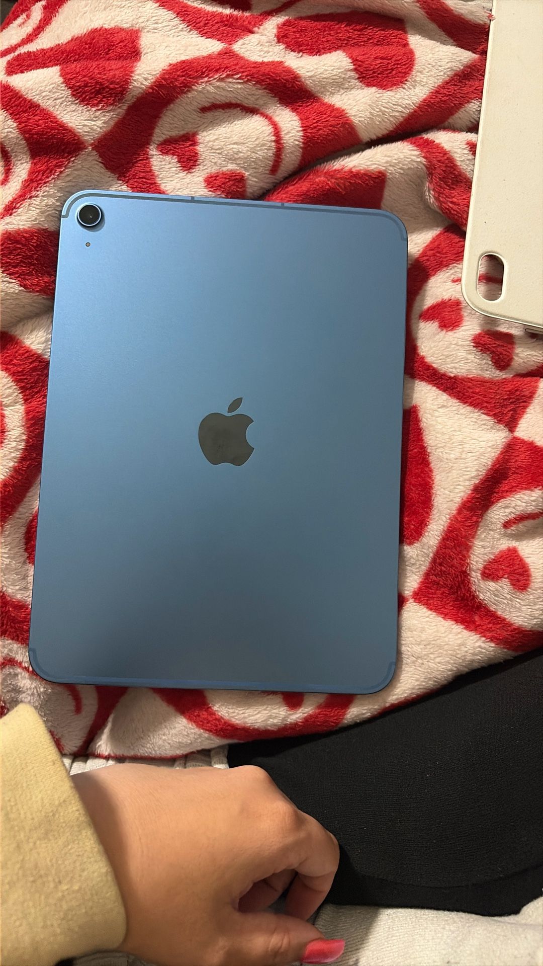 Blue iPad A16 With Cellular