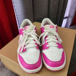 Nike Dunk Low GS Pink 'Laser Fuchsia' Youth Size 6.5 Big Kids Shoes (FB9109-101)