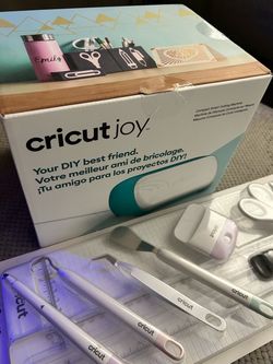 Cricut Joy Compact Smart Cutting Machine with Accessories