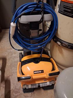 Dolphin Wave 60 Robotic Pool Cleaner