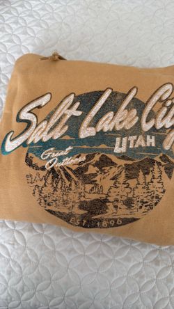 ssweatshirt woman’s size small