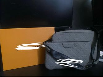 VL Cross Body Bag