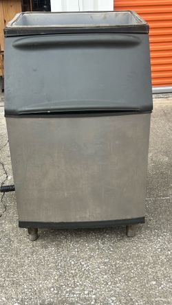 🧊 Manitowoc B-570 Commercial Ice Bin — $300