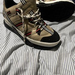 Burberry Sneaker Used 