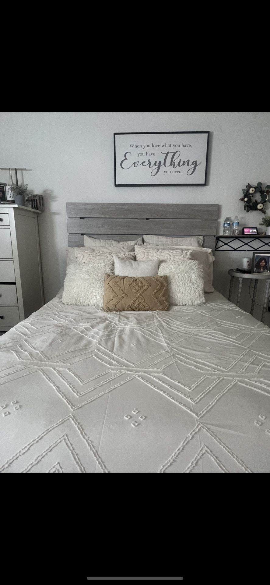 Queen Farmhouse bed frame With Metal Frame 