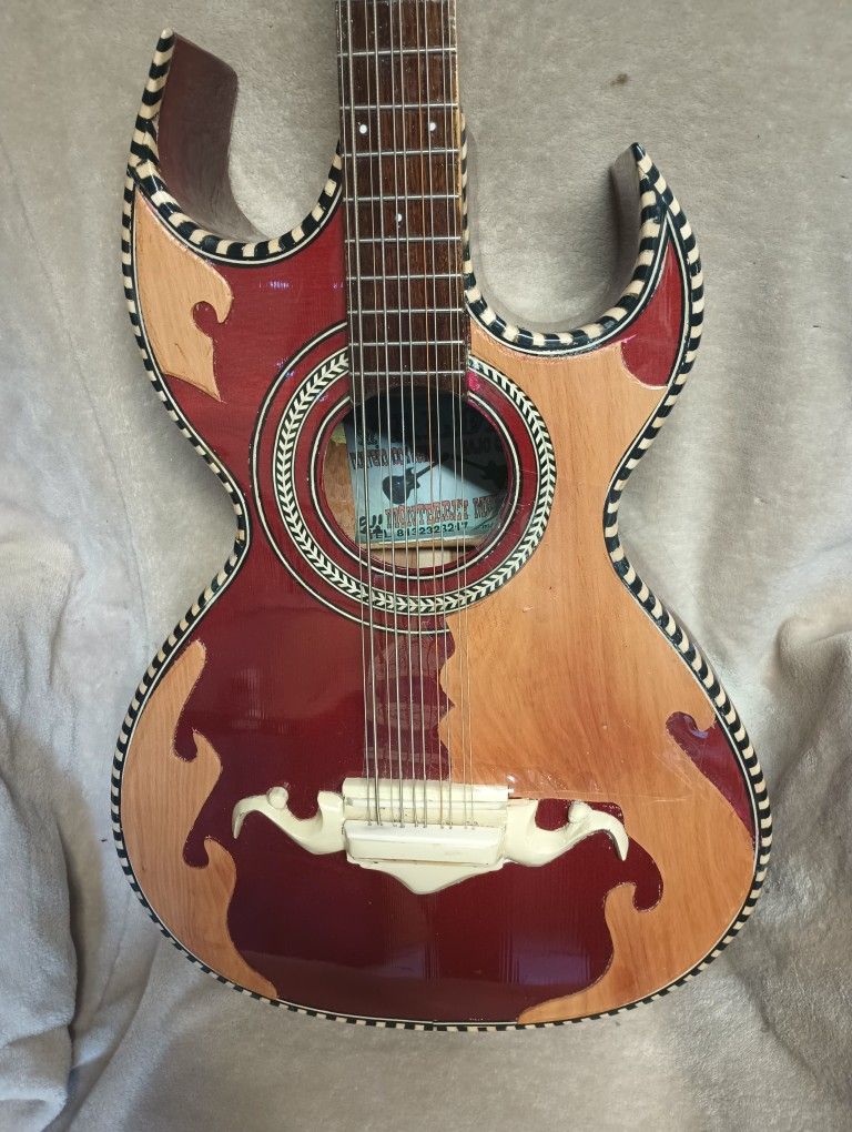 BAJO QUINTOS