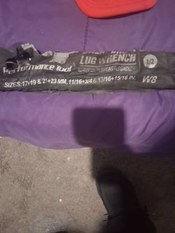 Folding luggage wrench