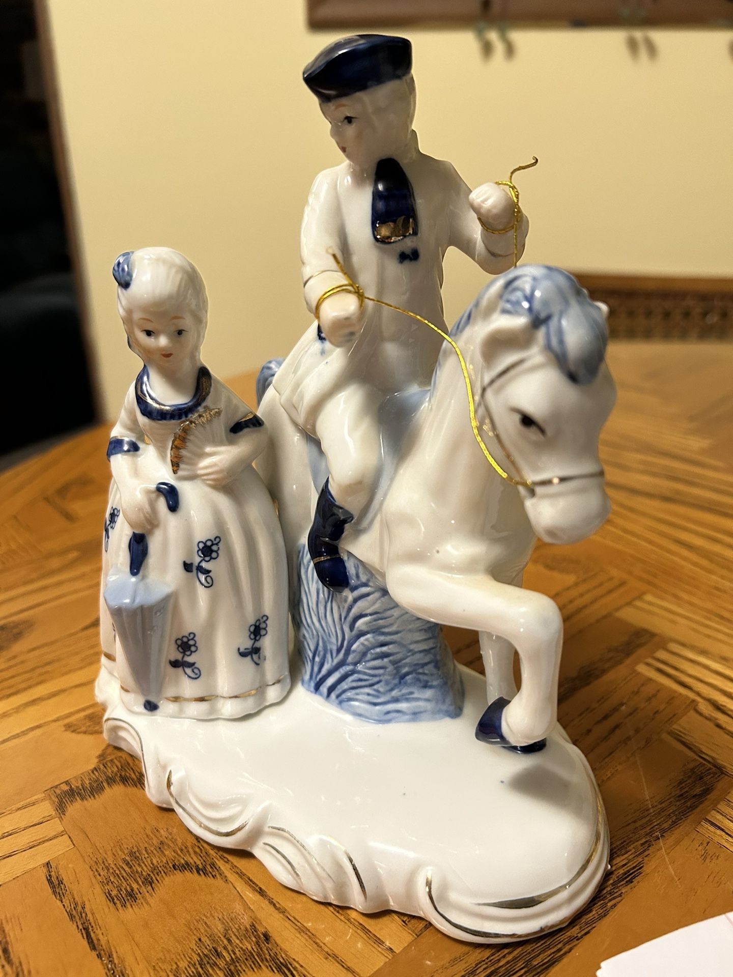 Blue& White Porcelain Man On Horse Woman Standing Limited Edition Crown JJ5000 Series 