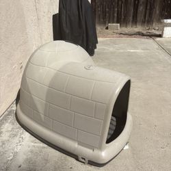Igloo Dog House