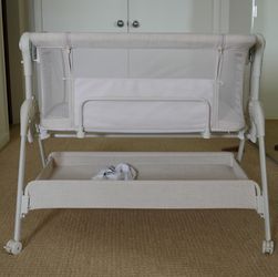 Harp Cuddly Bedside Sleeper Bassinet – White