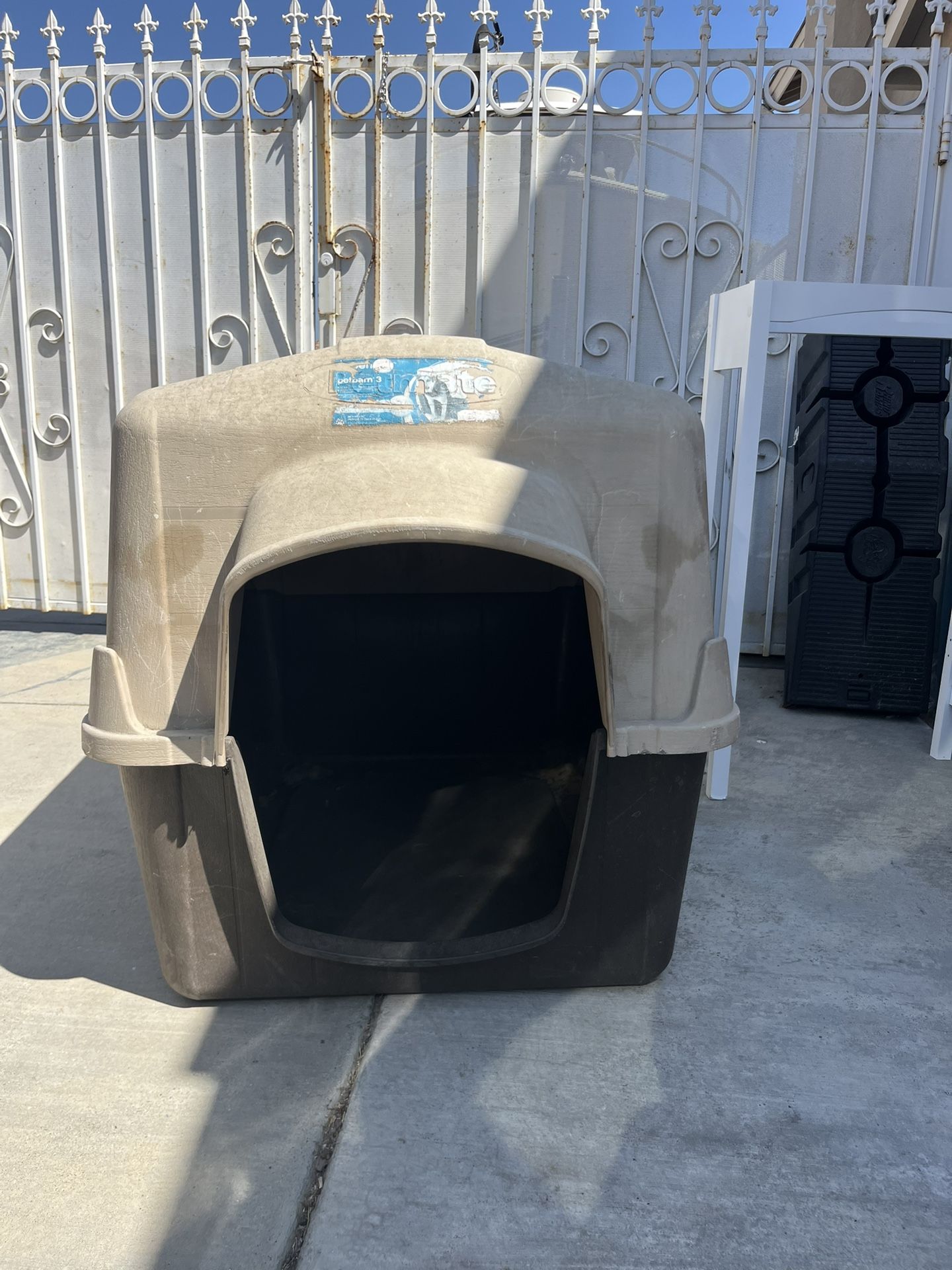 Free Dog House