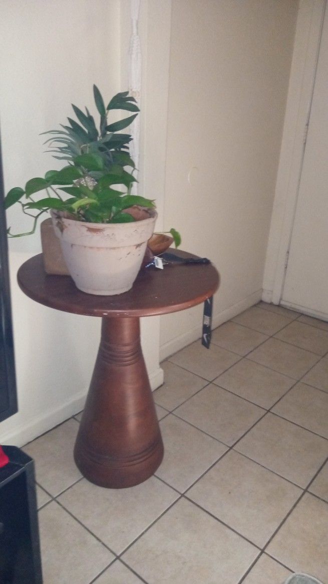 End Round Table High 