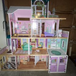 GIRL’S CHEAP DOLLHOUSE! 
