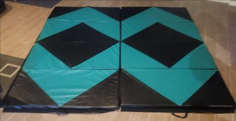 Folding gymnastics tumbling jiu-jitsu exercise pads
