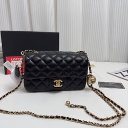 Black crossbody handbag

