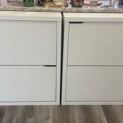 2 White shoe cabinet