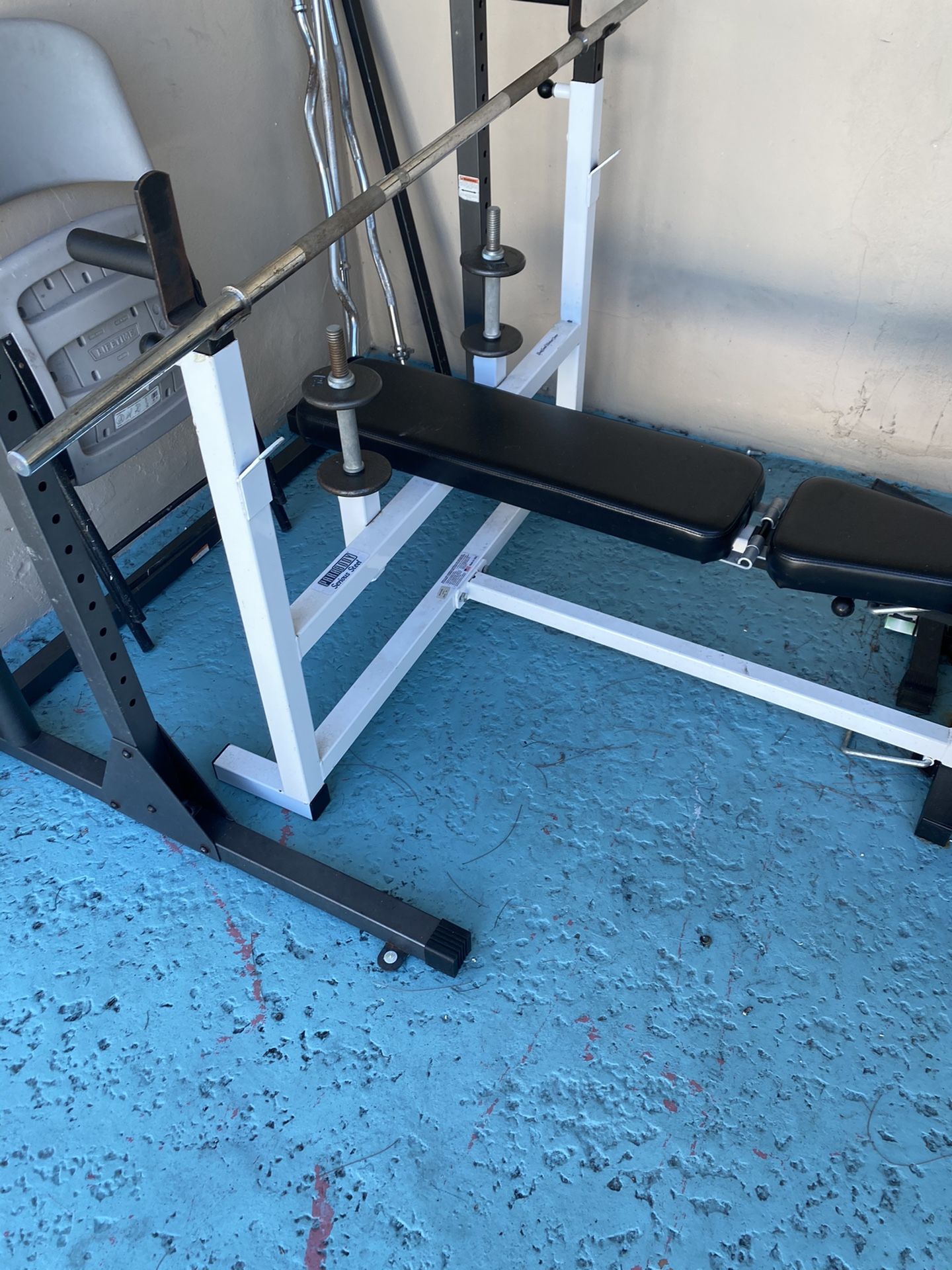 Complete weight set with bench