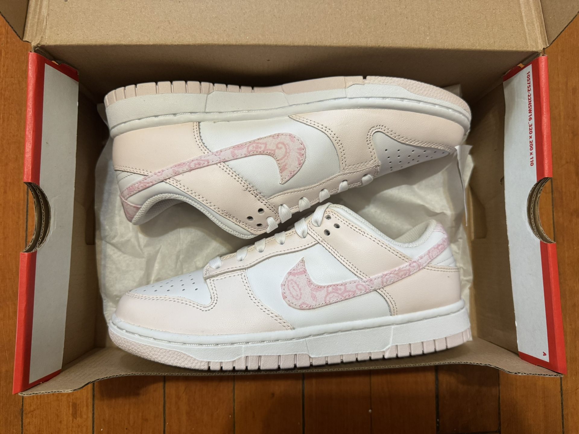 Nike Dunk Low size 7.5 Women’s / 6 Men’s New 