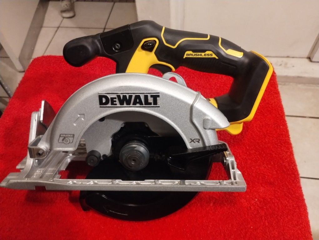XR 20 Volt Dwalt Brushless Circular Saw Tool Only $135