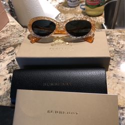 Authentic  Burberry Sunny .New W/all U See