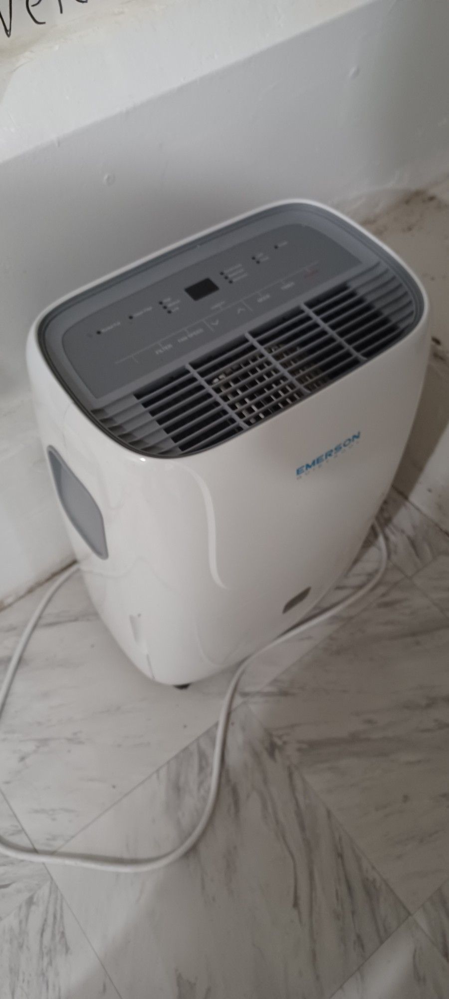 Emerson Quiet Kool Dehumidifier EBD50E1