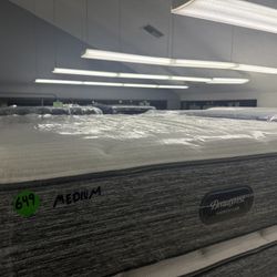 QUEEN SIZE SIMMONS BEAUTYREST HARMONY LUX (MEDIUM) MATTRESS & BOX SPRING BED SET