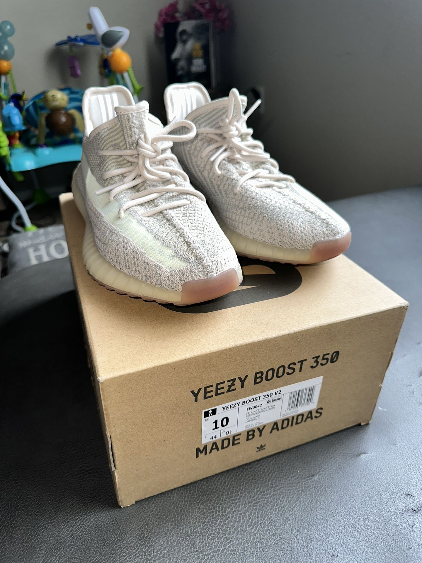 adidas gazelle silver green womens Adidas Yeezy Boost 350 V2 Carbon Shoe Laces – Jump Laces main image 1