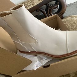 Women’s  Boots size 9 1/2 new in the box