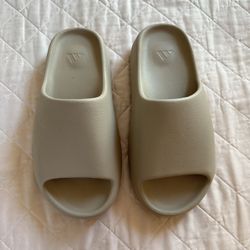 Adidas Yeezy Slides ‘pure’