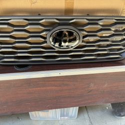 Toyota Tacoma Grill 