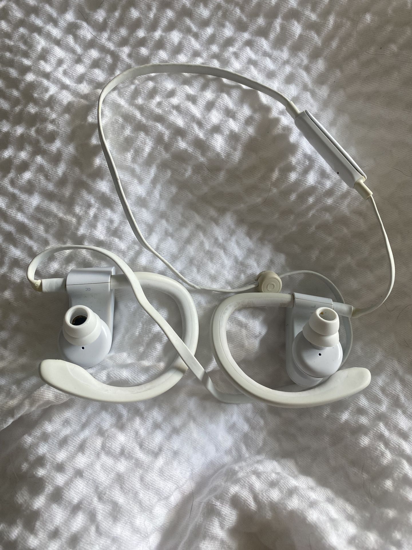 POWER BEATS WIRELESS EARBUDS