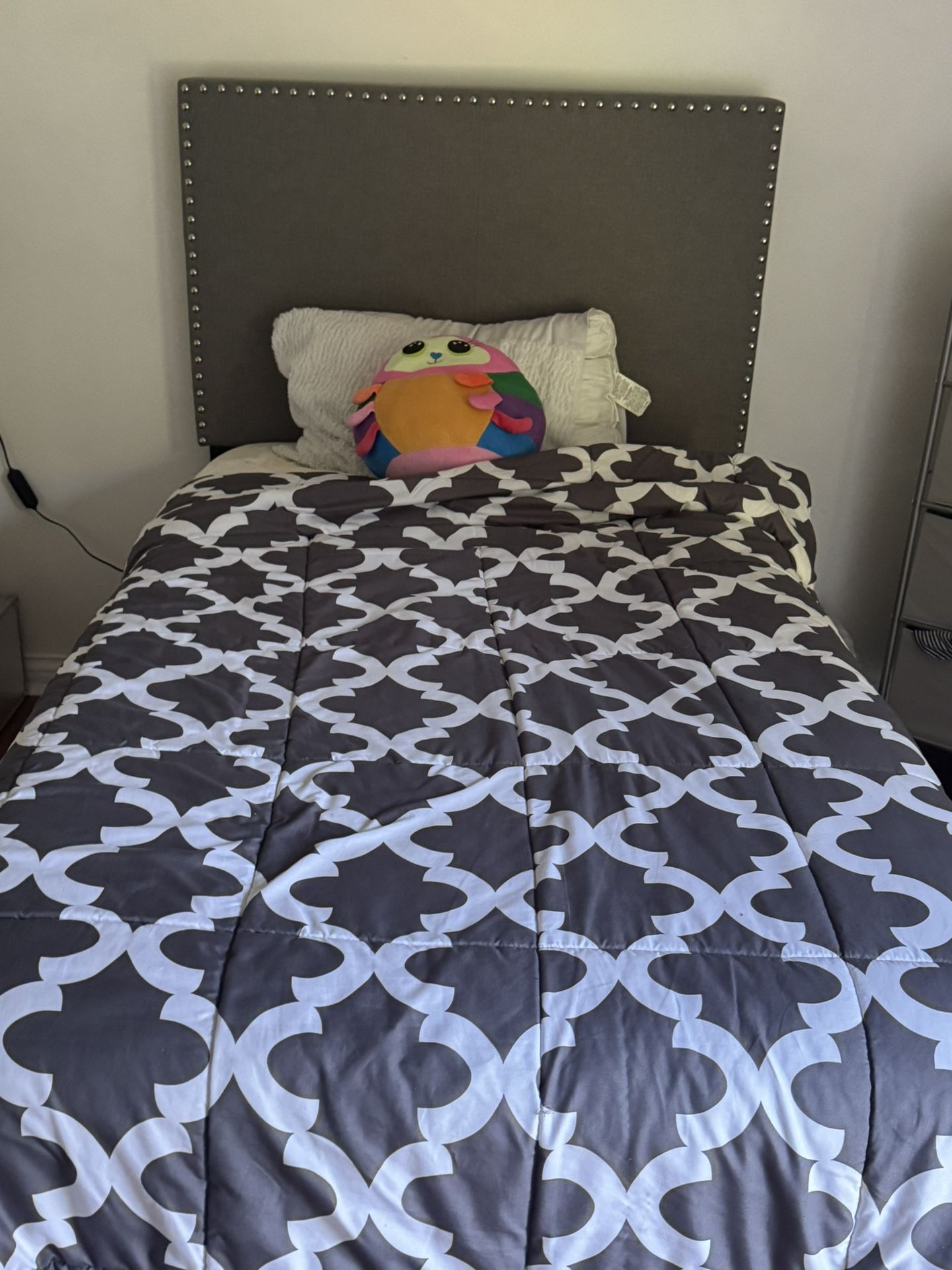 Twin bed