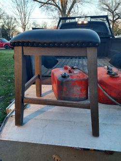 Saddle stools set read ad