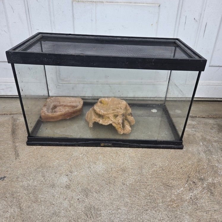 10 gallon pet med Terrarium!