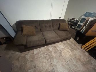 Couch with pull out bed