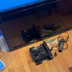 40 Inch Samsung TV with wall mount 
