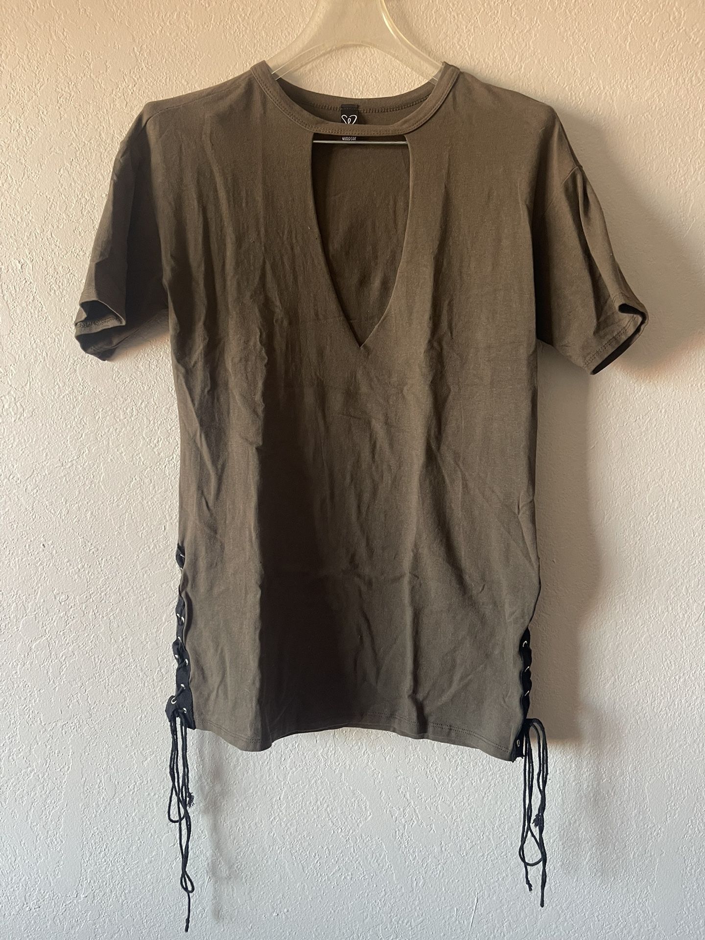 Windsor, Women’s Olive Green Lace Up Sides Shortsleeve Long T Shirt, Size L