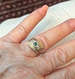 14k solid gold (5.0 grams) emerald, and diamond ring