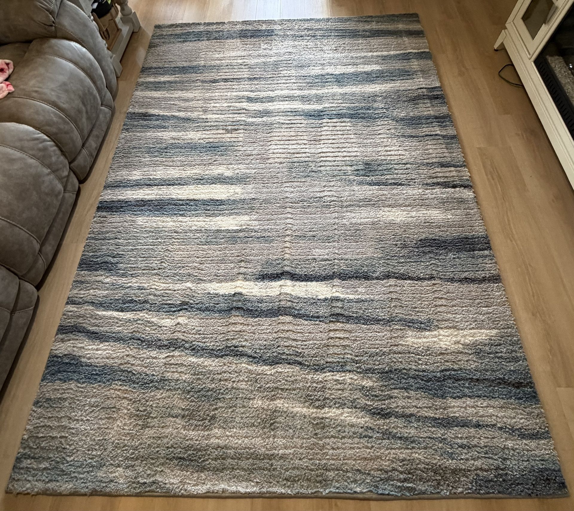 Large 6’6” x 9’6” Area Rug (Blue, Tan/Beige, Cream) Excellent condition. Smoke Free home!