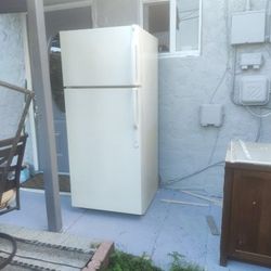 White GE Refrigerator 